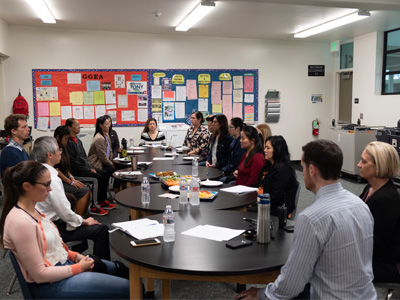 teacher-training teachers-practicing-meditation